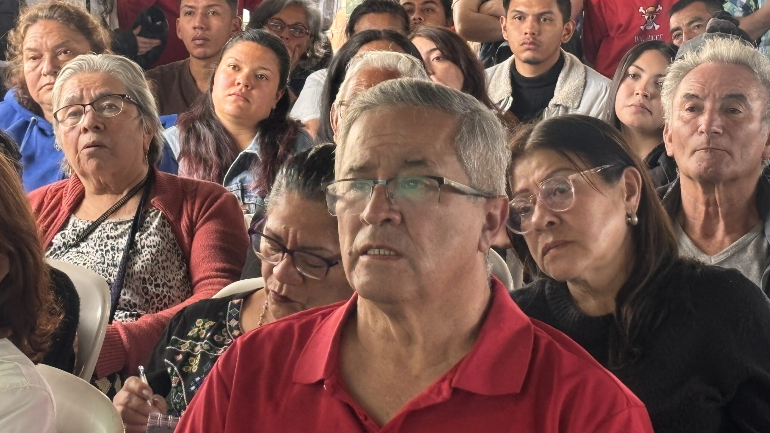 Grupo de jóvenes en actividad comunitaria